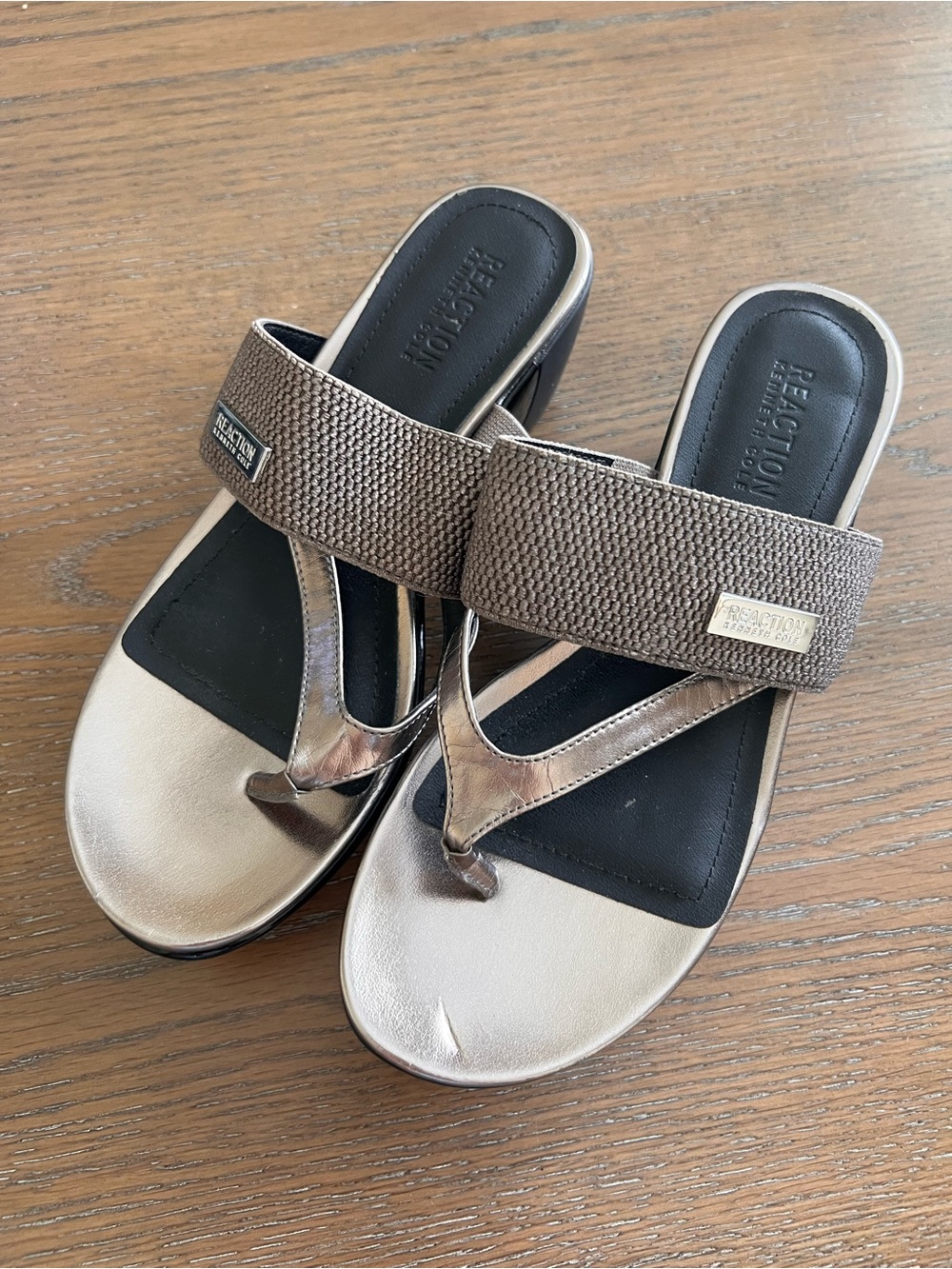 Kenneth Cole Paula Pewter Platform Wedge Thong Sandals Size 7